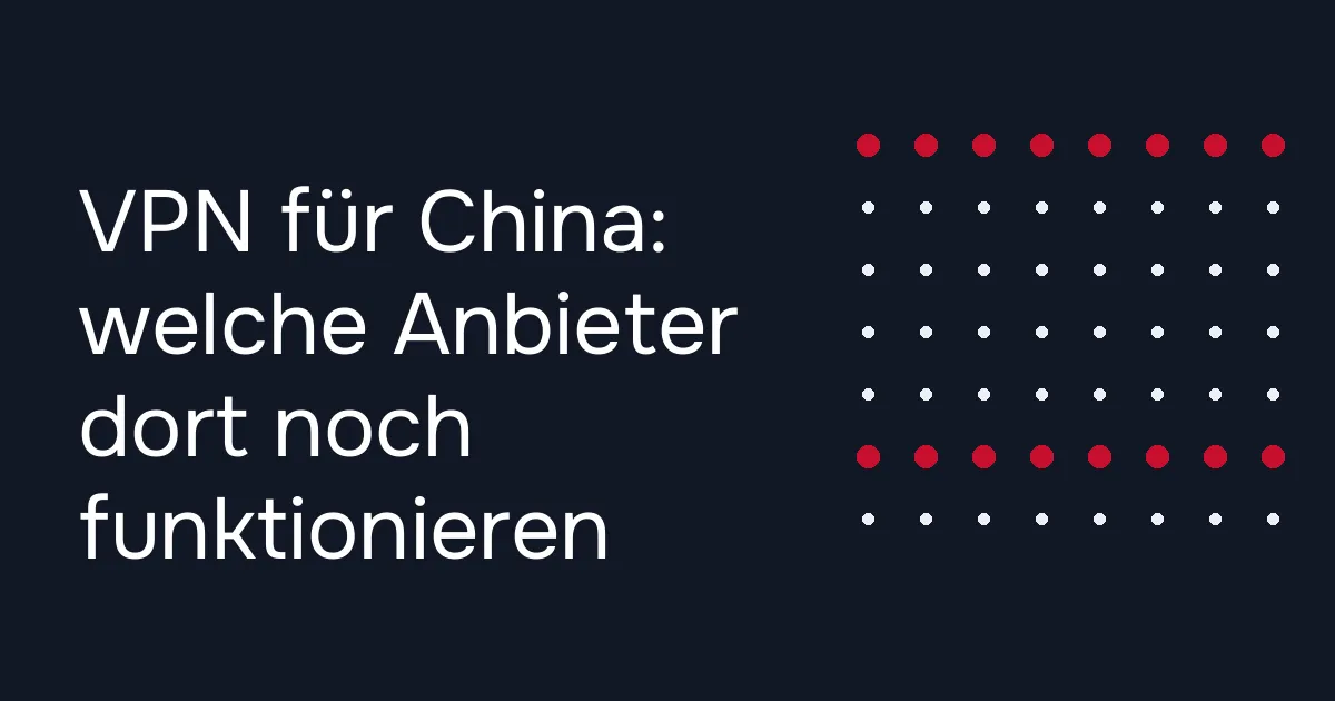 VPN für China: Reisende am Flughafen mit Smartphone und geöffneter VPN-App